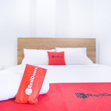 RedDoorz @ RS Adam Malik Medan Otel Dış mekan fotoğraf