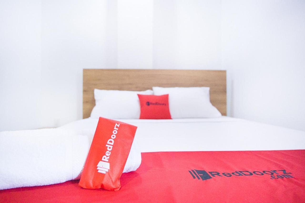 RedDoorz @ RS Adam Malik Medan Otel Dış mekan fotoğraf